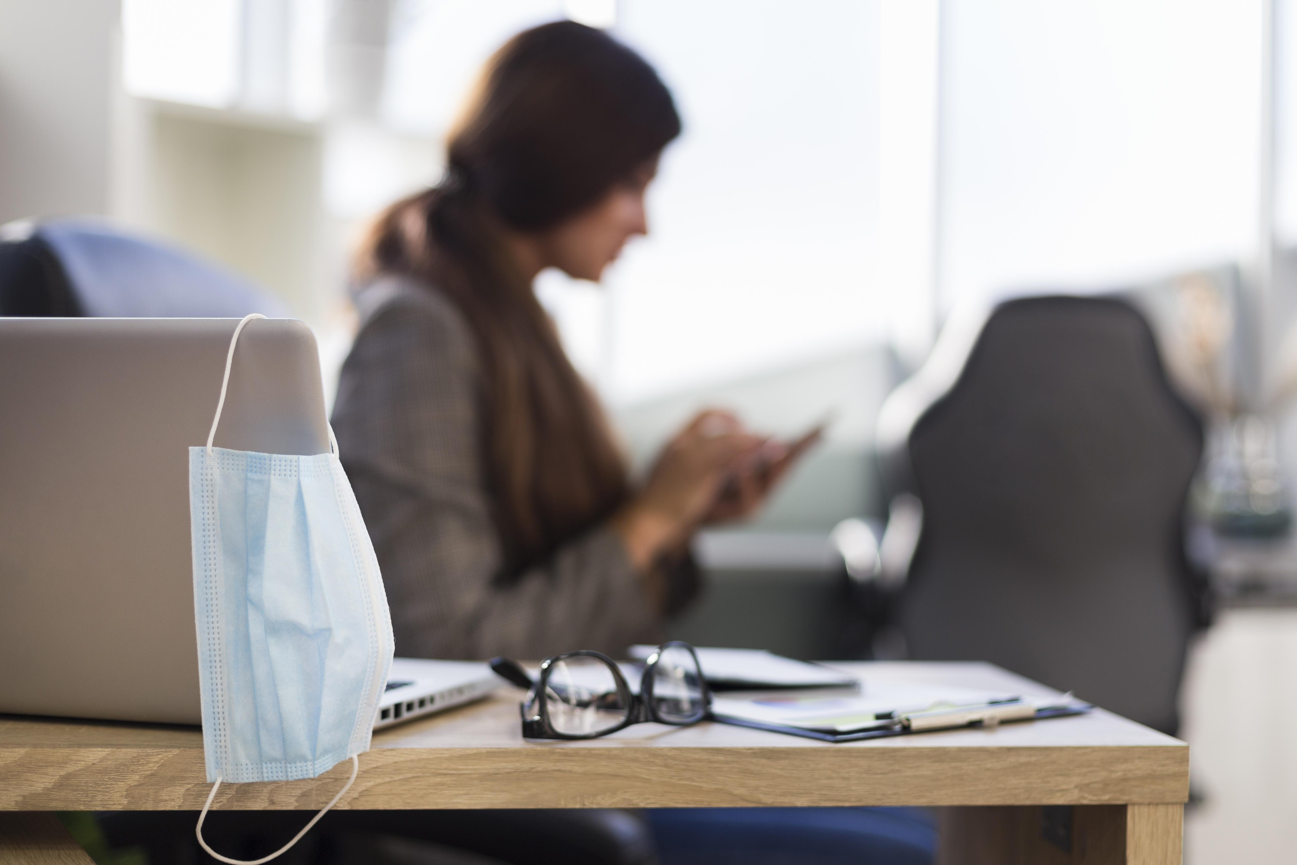 Side view of defocused businesswoman woman at desk